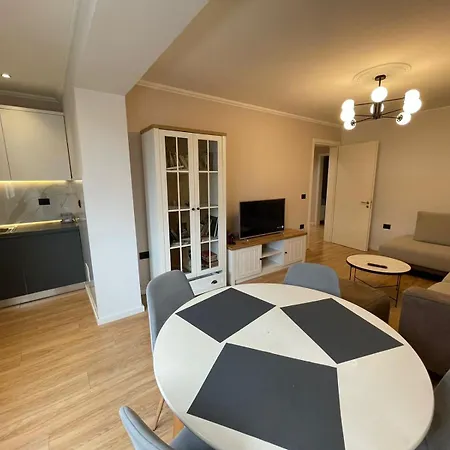 Rov Lägenhet Tirana